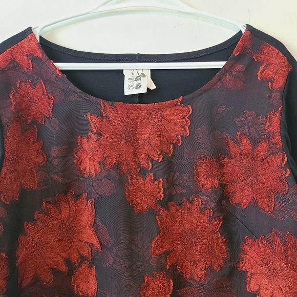 K BROWER Floral Appique Black Red Top Large - Picture 2 of 6
